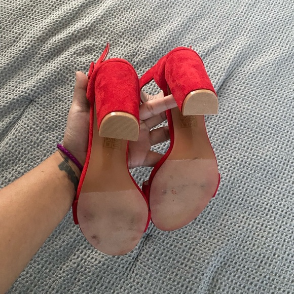 Fashion Nova Hees - Picture 3 of 4